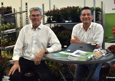 Geerd Hilgerson samen met Hans Vlekke van Royal FloraHolland. Hans presenteerde de producten van zijn kwekers; Leenaplant, Andre van der Burg en Johan Eveleens.